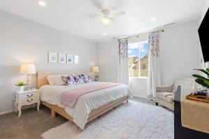 The Explorer! Extra Game Room, Fire pit Sleeps 10!