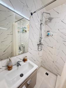 Modern studio - cozy & elegant