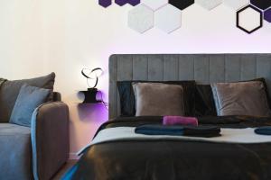BNB Metropolis Retreat with Balcony and Parking