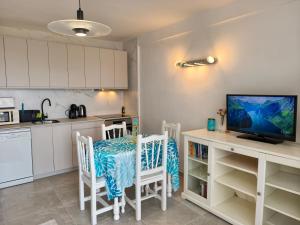 Blanco&Azul - Ocean View Balcony, Pool and Perfect Location
