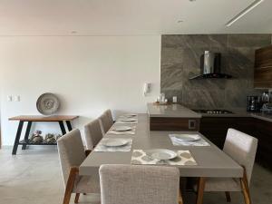 Lovely 3 bedroom condo with rooftop