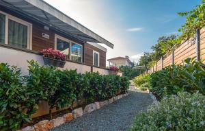Beautiful Apartment In Donji Zagon With Wifi