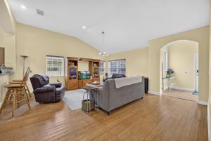 Charming house in SODO with a large backyard