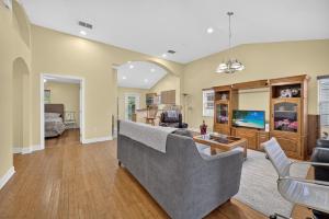 Charming house in SODO with a large backyard