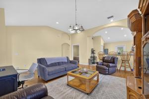 Charming house in SODO with a large backyard