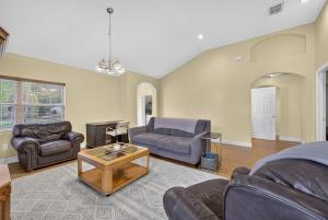Charming house in SODO with a large backyard