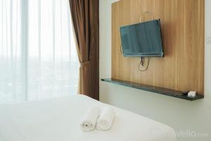 Comfort and Cozy 1BR at Tree Park City BSD Apartment By Travelio