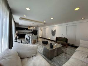 Black House - 6BR Penthouses with Rooftop & Pools