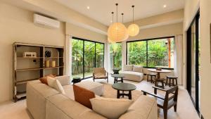Villa Agape - Newly Renovated Modern Tropical 3BR Villa Next to Seminyak