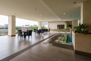 Deluxe 2BDR Suite at SunnyPlace Residence near MoA, NAIA, PITX