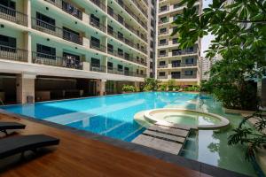 Deluxe 2BDR Suite at SunnyPlace Residence near MoA, NAIA, PITX