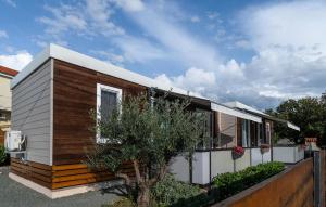 2 Bedroom Stunning Apartment In Donji Zagon