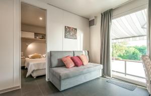 2 Bedroom Stunning Apartment In Donji Zagon