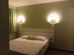 Linate Home Suite & Aparthotel - 10 minutes by walk from-to airport - Con parcheggio sorvegliato in loco e a 10 minuti a piedi da e per aeroporto di Linate metro blu M4