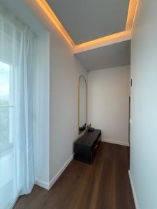 NEW Luxury 2BR Apartment with Sonos Sound, LED Ambience & Air Conditioning in Kaunas, Freda