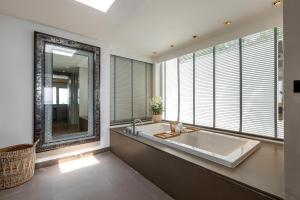 Villa Aera 6BR, Seaview, Pool, Gym, Sauna, Maid, Breakfast