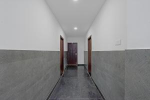 FabHotel Sushmitha Inn