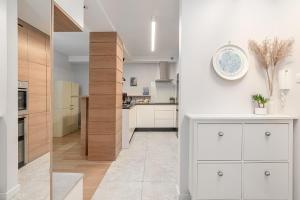 Lumina Premium 3-room Apart with Parking, Balcony