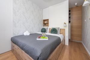 Lumina Premium 3-room Apart with Parking, Balcony