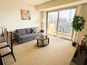 JW Marina 1BR Apartment with Amazing View and Direct Mall Access