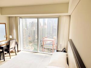 JW Marina 1BR Apartment with Amazing View and Direct Mall Access