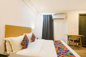 FabHotel Golden Moment