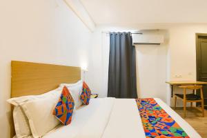 FabHotel Golden Moment
