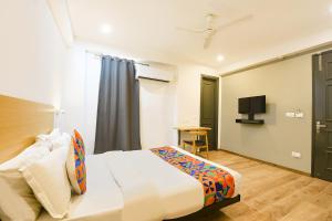 FabHotel Golden Moment