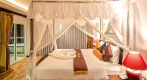 Tanawan Phuket Hotel