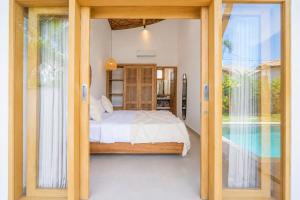 Villa Barmeki - 2BR Tropical Bamboo Villa with Private Pool in Kerobokan