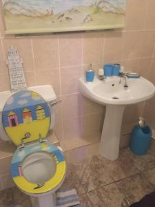 Single Room with Shared Bathroom and Toilet room in Jasmine House