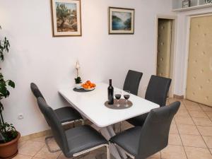 Apartment by the sea Fanita