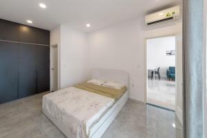 2415 Sunside Riverside Apartment Complex, Block B - Floor
