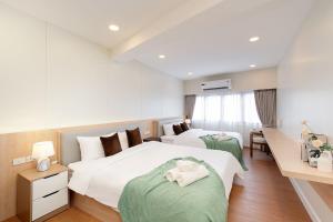 Modern Organic 3BR near Ekkamai with Jacuzzi Cityview