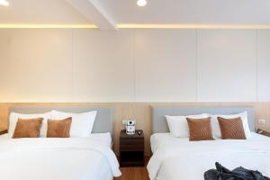 Modern Organic 3BR near Ekkamai with Jacuzzi Cityview