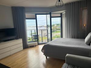 Apartment24 Yacht Club View