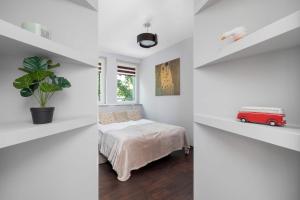Comfortable Apartment with a Desk Close to the City Centre by Nolcegi Renters