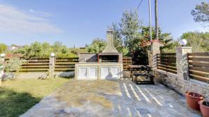 Villa Eliza - Villa in Nea Poteidaia with garden and BBQ