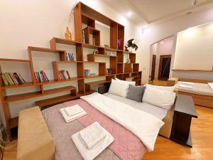 Двокімнатна квартира у центрі Полтави біля Орла Мережа AlexApartments Документи для відряджень Безконтатне заселення цілодобово