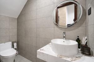 Newly built villa 4br-5ba Pool, Sauna, Elevator