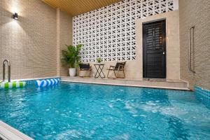 Newly built villa 4br-5ba Pool, Sauna, Elevator