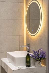 Newly built villa 4br-5ba Pool, Sauna, Elevator