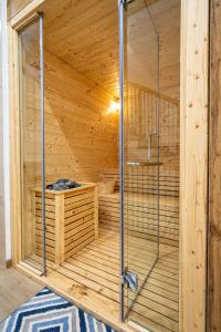 Newly built villa 4br-5ba Pool, Sauna, Elevator