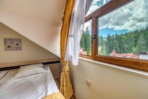 Cozy Alpine Stay with Forest View