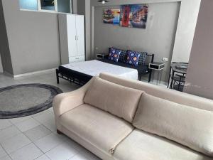 Charming 2-Bedroom Apartment in Central Pendik, Turkey