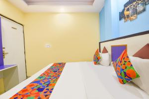 FabHotel Gold Star