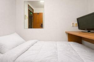 Near Gimpo Airport, single room, 20 minutes to Hongdae, Goshiwon, guest room, shared bathroom
