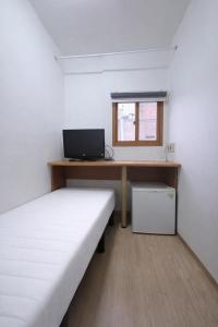 Near Gimpo Airport, single room, 20 minutes to Hongdae, Goshiwon, guest room, shared bathroom