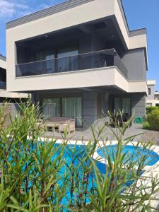 Beysvillas - F -