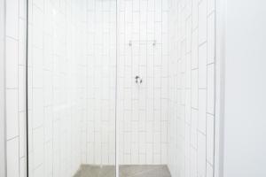 Wex2 - 1st Floor Modern Studio in Woodstock